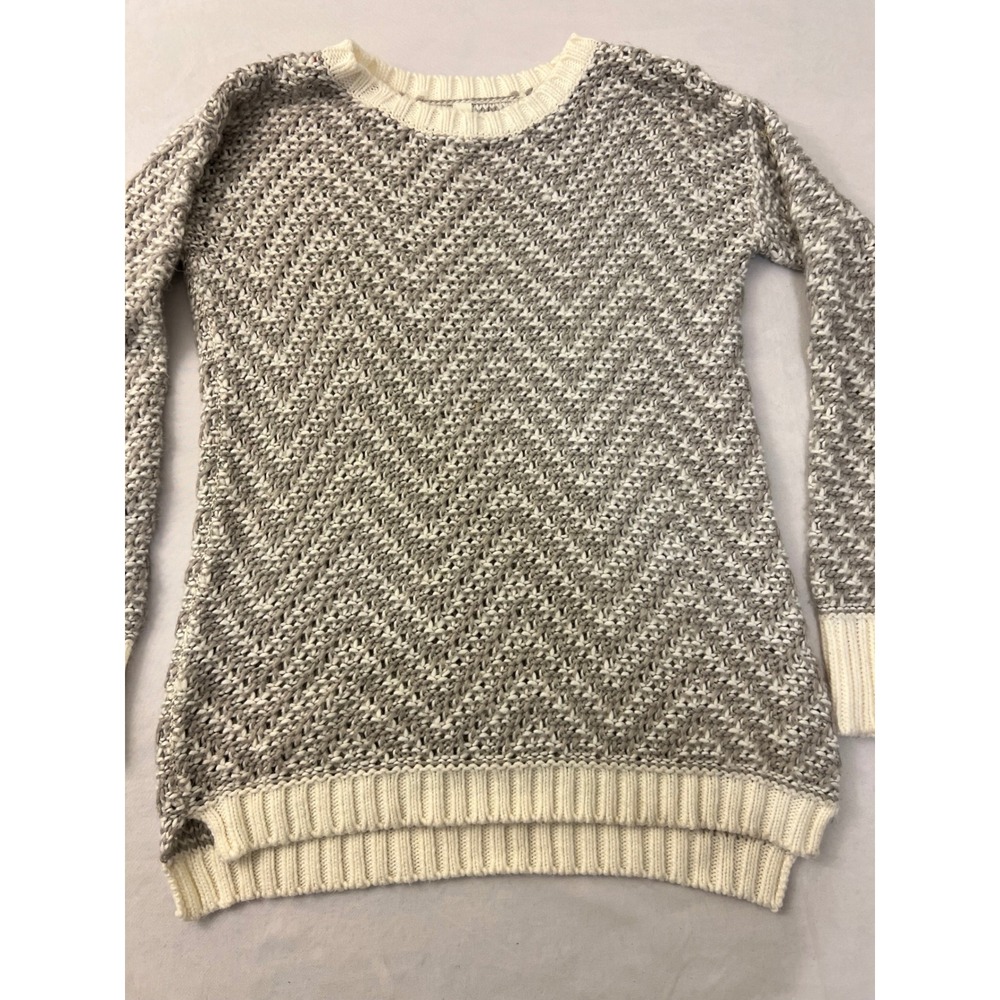 Aeropostale Womens Grey Cream Chevron Knit Crewneck Sweater Size Small High-Low - Picture 2 of 8